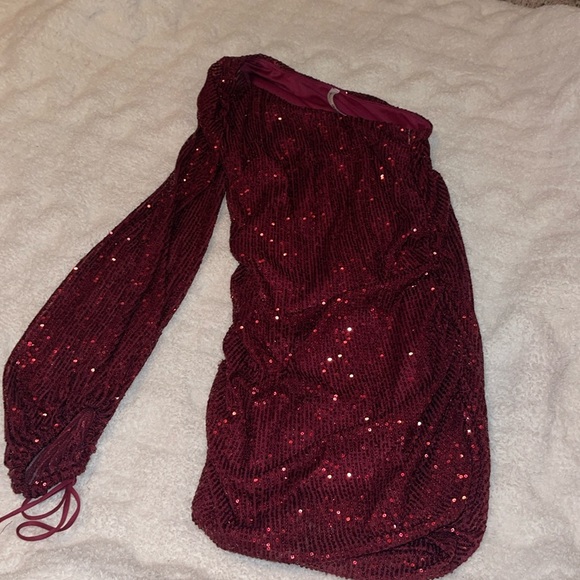 Lucy in the sky off the shoulder dress - Picture 1 of 4